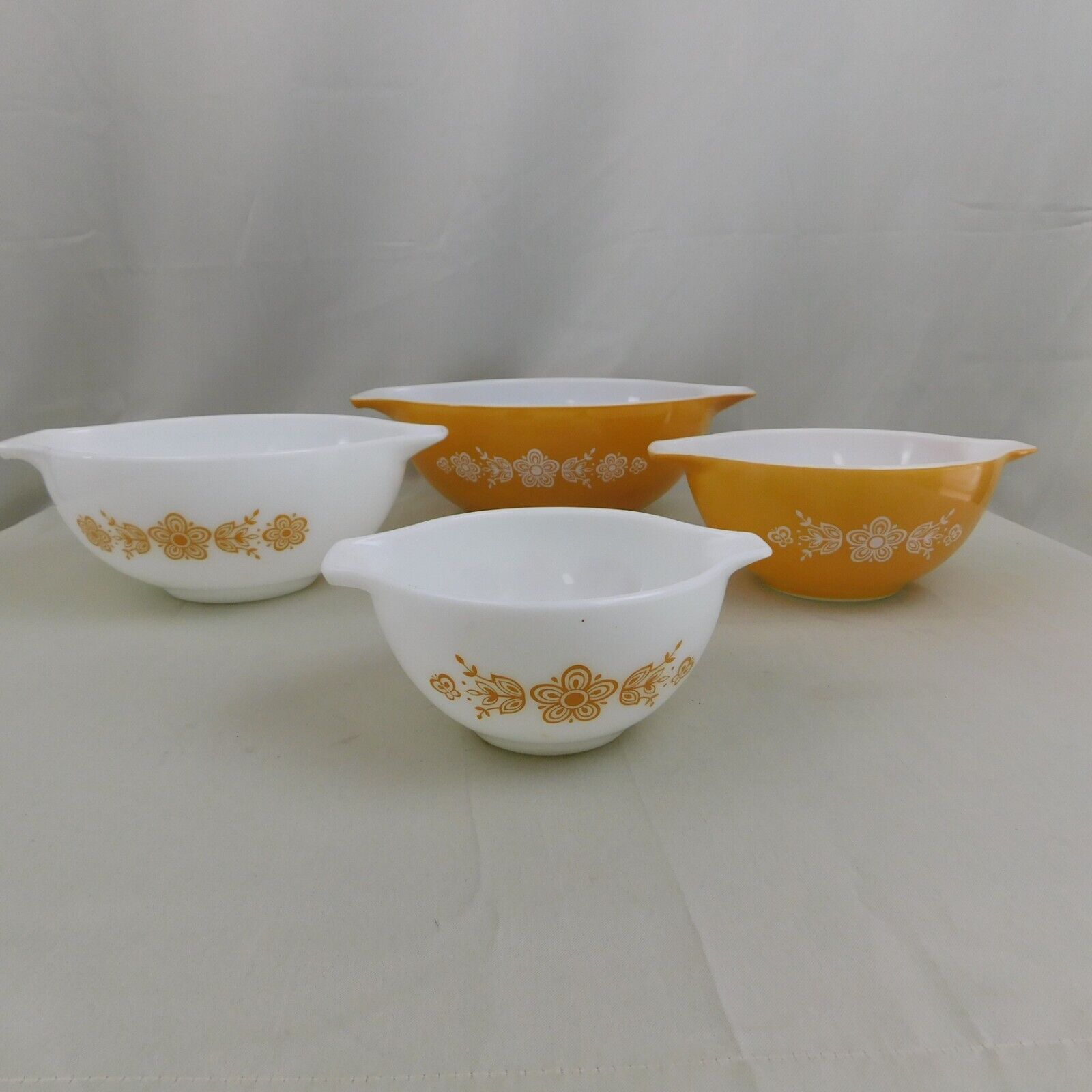 Vintage 70s Pyrex Butterfly Gold Set of 4 Nesting Cinderella Mixing Bowls #C252