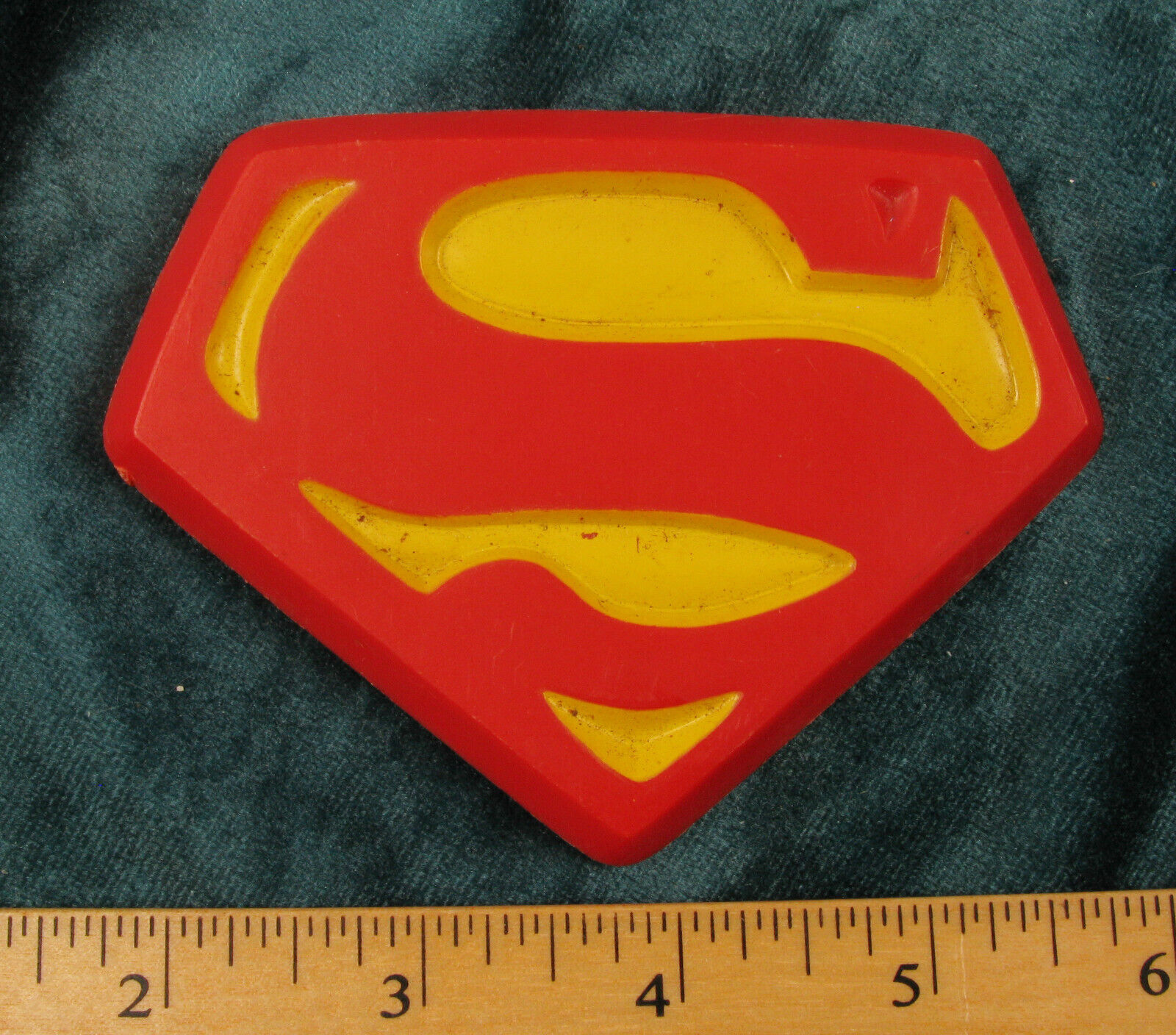 VINTAGE DC COMICS SUPERMAN PLASTIC SHIELD MADY BY WILTON PRODUCTS 