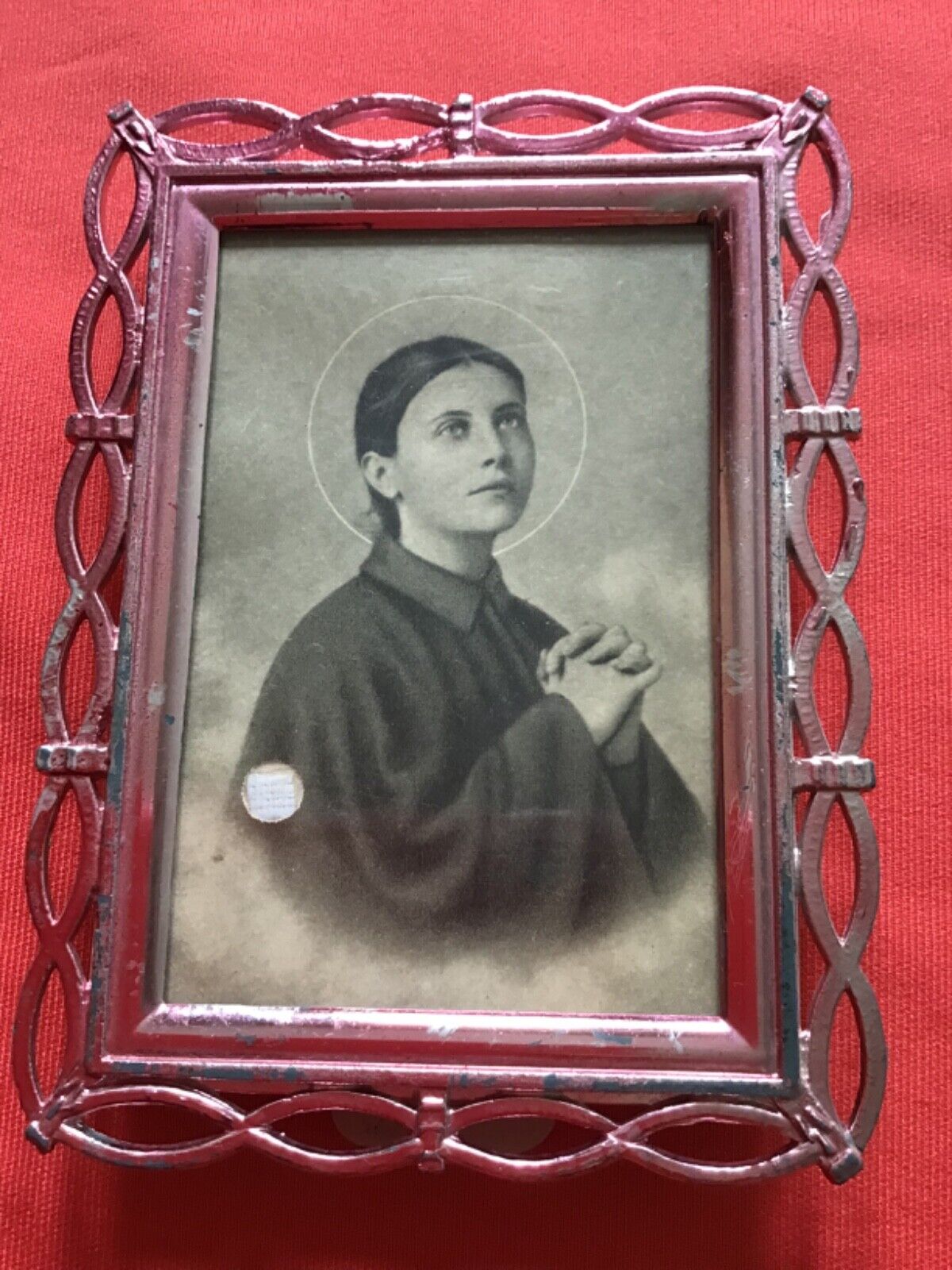 Relic reliquary St. Gemma Galgani ex indumentis from the clothes 1960th Italy