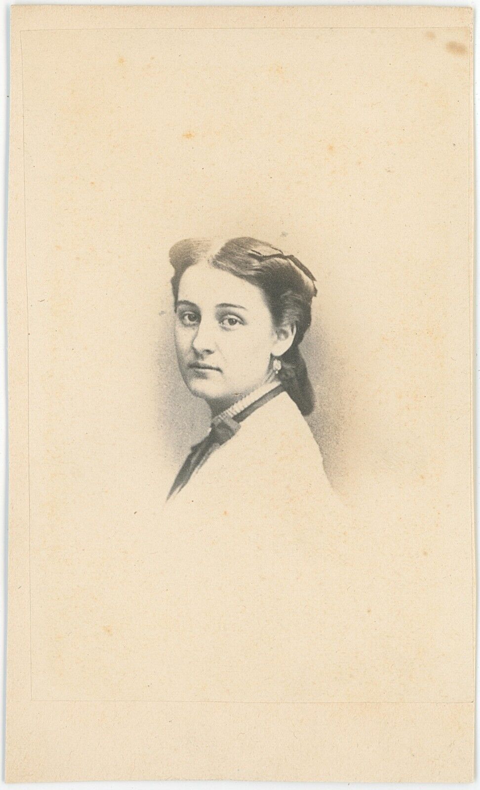 Identified Pretty Young Lady Vignette 1860s CDV Carte de Visite X661