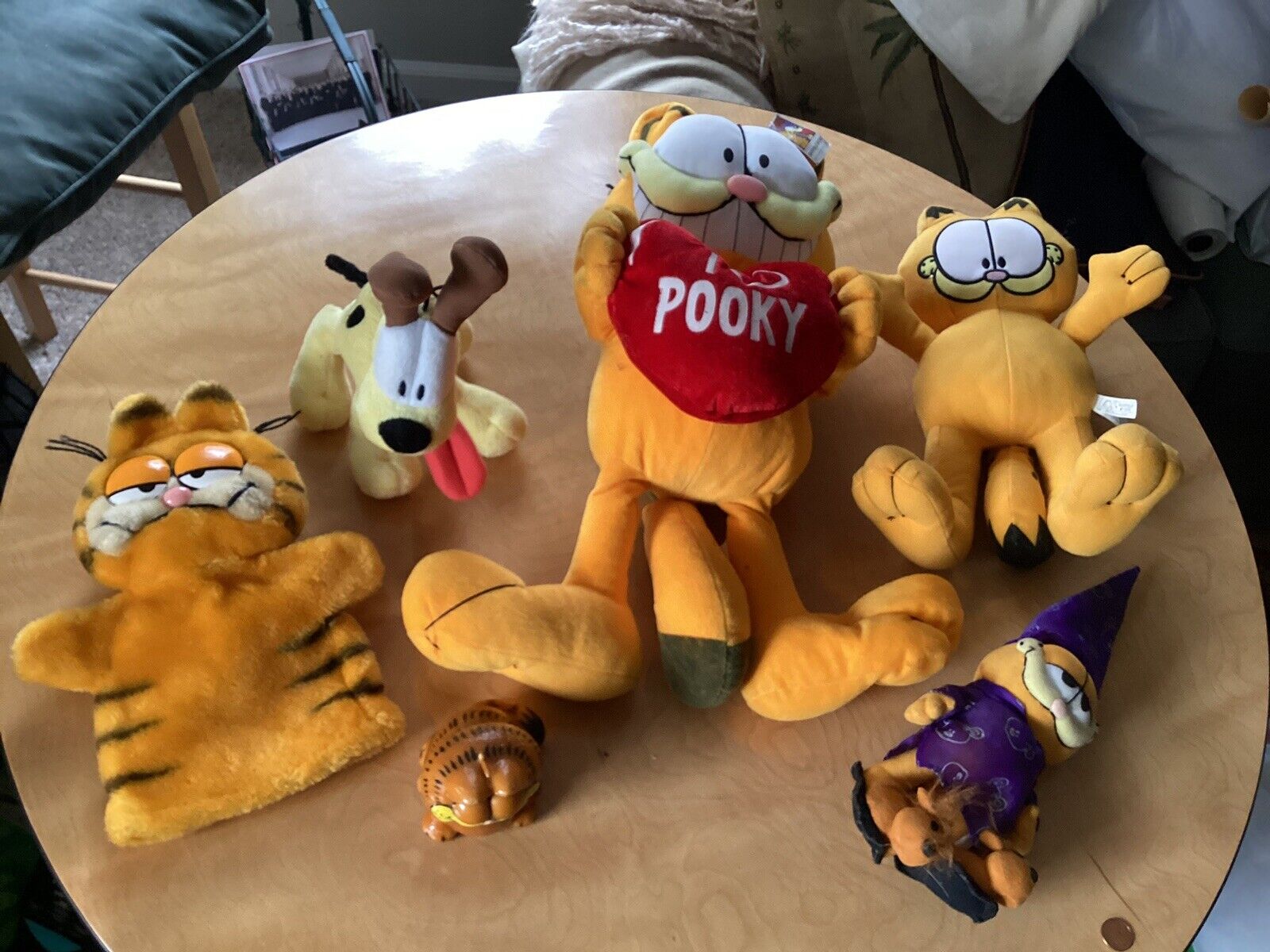 Vintage Garfield Plush Lot Dakin Large and Small Cat Slippers Odie &Bonus Candle