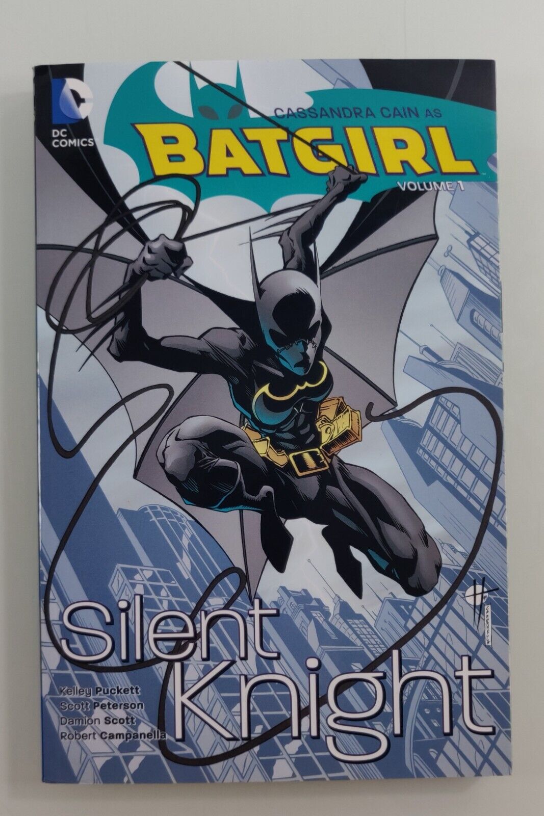 Batgirl Vol. 1 : Silent Knight by Kelley Puckett (DC Comics, 2016)