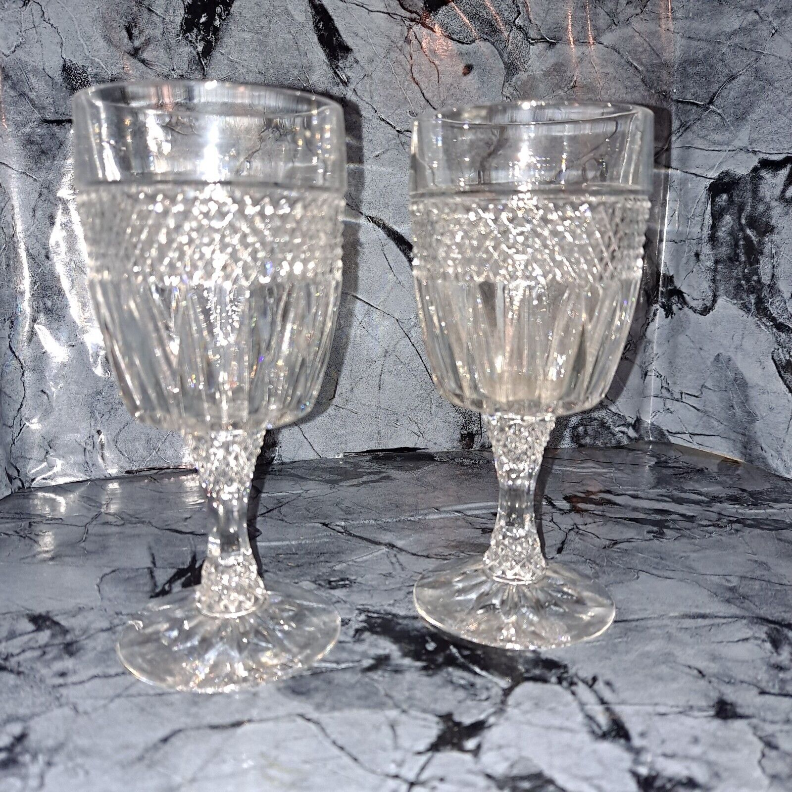 LOT OF 2  ELEGANT CRYSTAL  STEMMED CORDIAL / WINE / WATER / GOBLETS 5.5 IN TALL