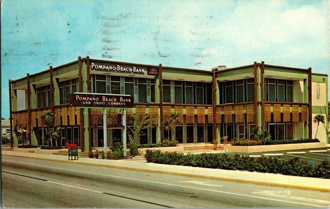 1970\'S. POMPANO BEACH BANK. POMPANO BEACH, FL. POSTCARD. SM1