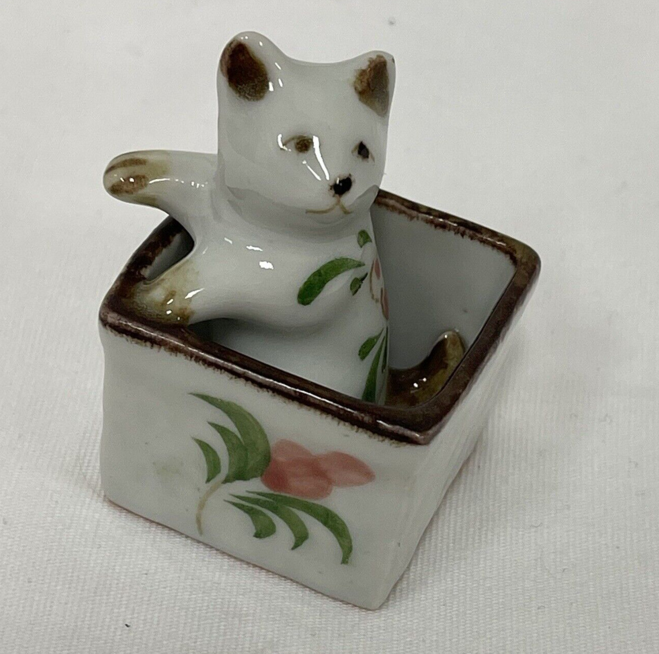 Kitty Cat in Basket Hand Painted Flowers Ceramic Crafted in Thailand Vintage