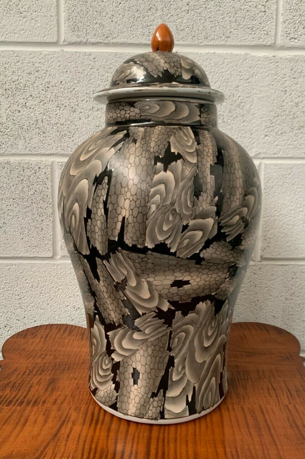 A Large Vintage Enamel Chinese Porcelain Covered Jar