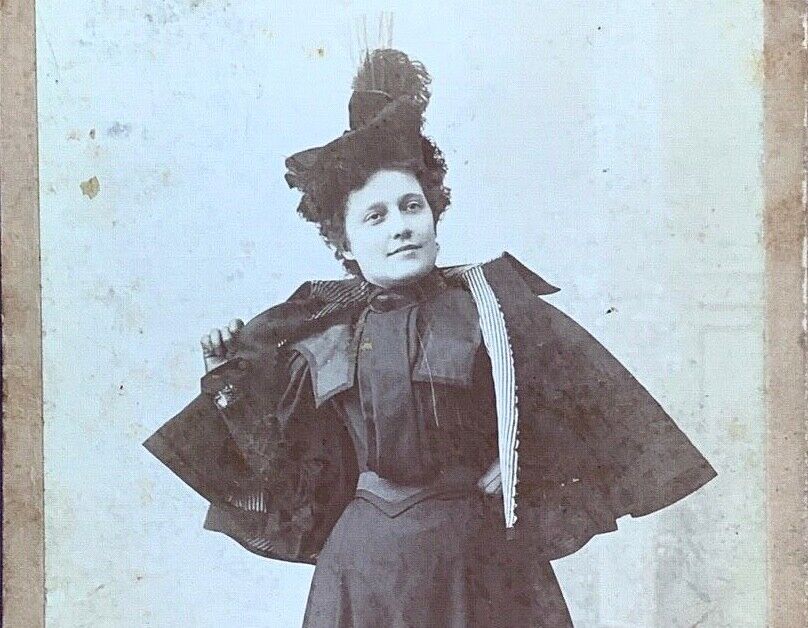 Sexy VICTORIAN STRIPTEASE Pretty Young Woman c 1880s CABINET CARD Photo CLOAK  