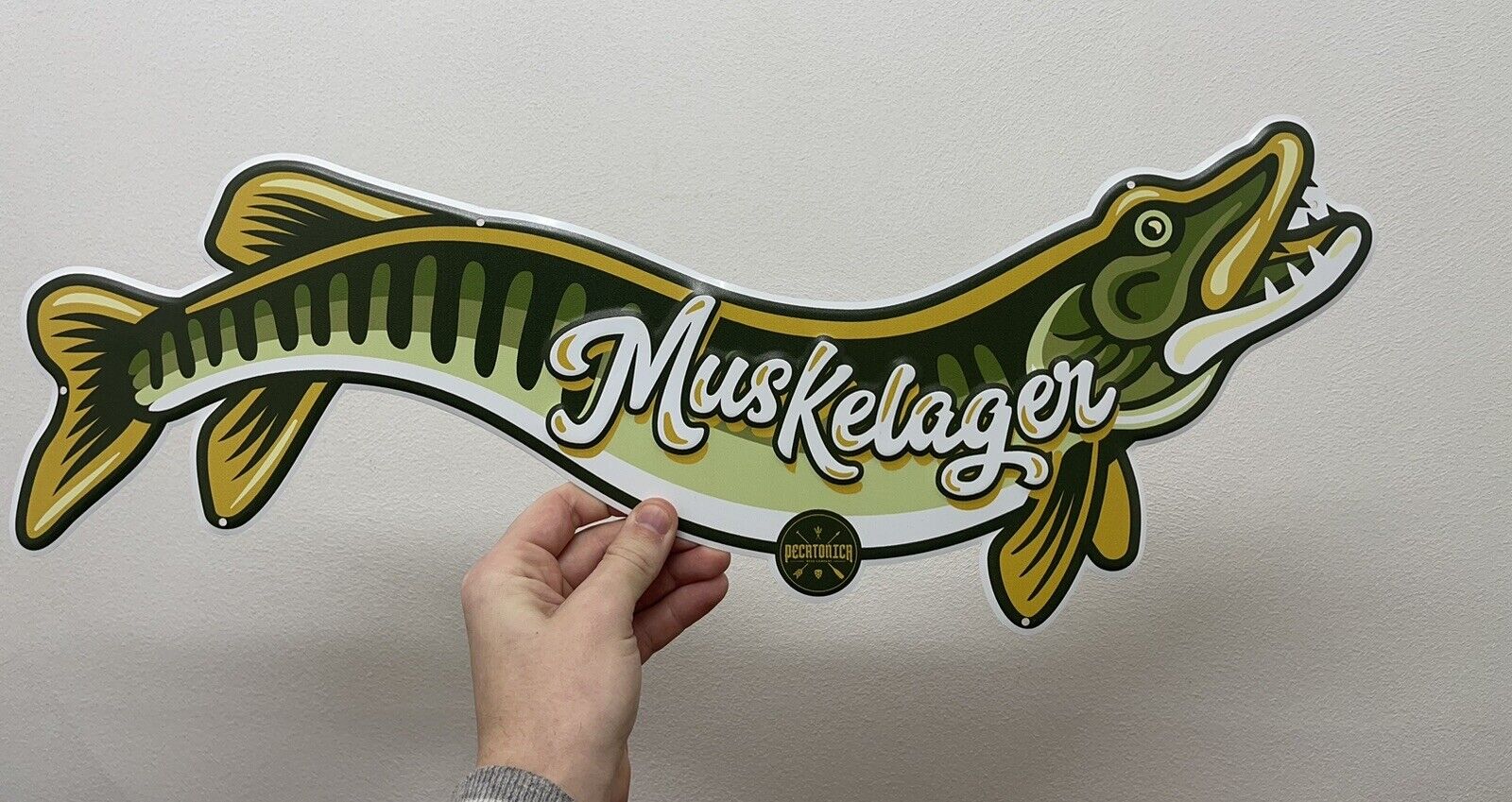 Muskelager Beer Musky Fish Beer Embossed Metal Sign Hunting Cabin Fishing 