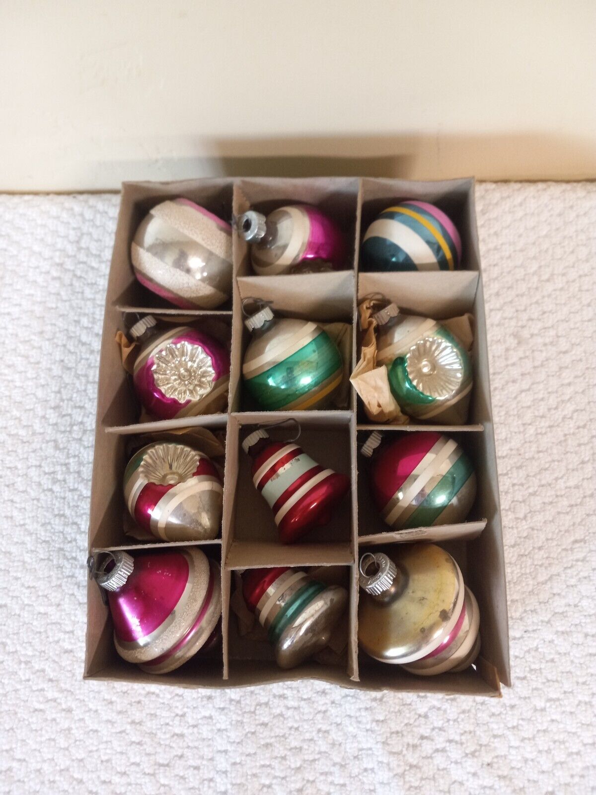 12 Vintage Shiny Brite Glass Christmas Tree Ornaments UFO Indent Bells Balls Box