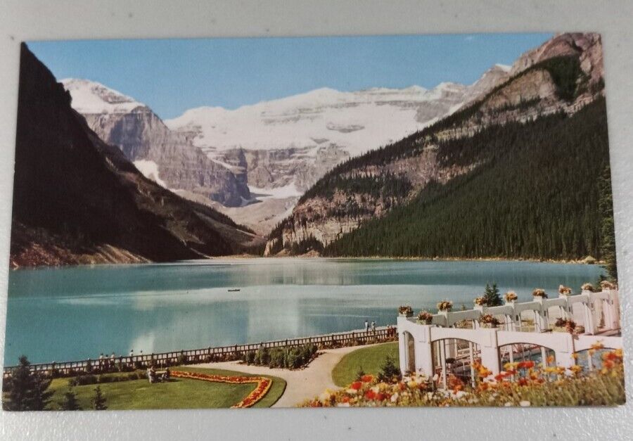 Postcard, Chateau Lake louise, Banff National Park, Canadian Rockies