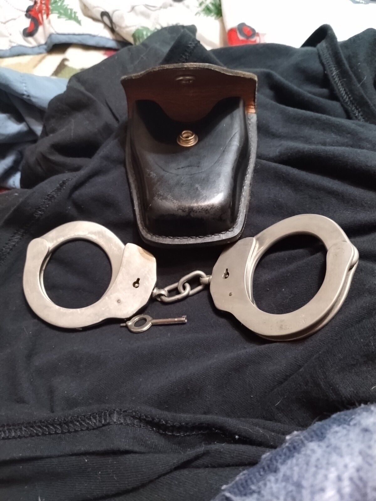 Vintage 1974 Jay-pee Police Handcuffs With Key And Original Belt Pouch