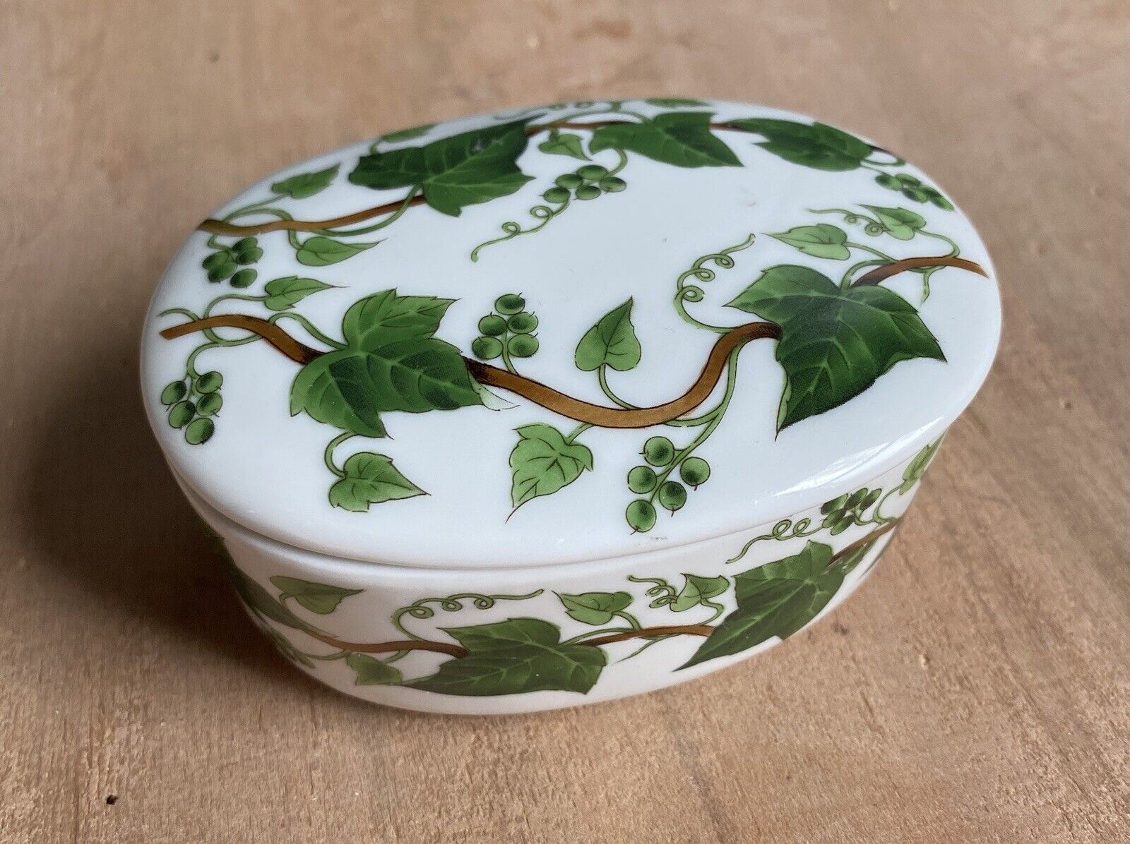 Small vintage Green Ivy Porcelain Trinket Box