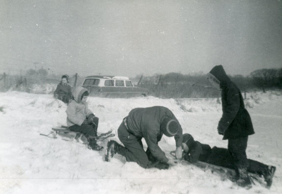 K696 Vtg Photo FAMILY SNOW DAY SLEDDING, PEUGEOT STATION WAGON c 1957