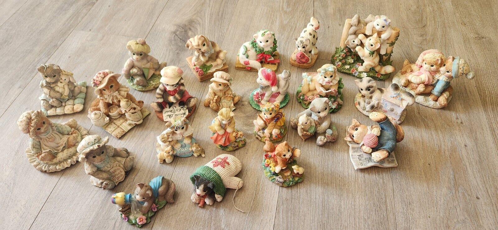Lot of 23 Vintage Enesco Retired Calico Kittens Christmas Cats 1992-2001 Cats