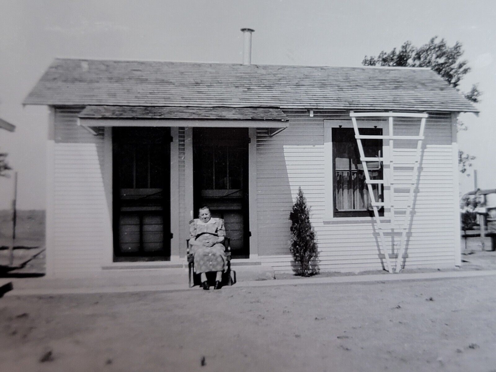 Vintage Photo 1930s Grandma On Front Porch Of Farmhouse Texas Americana