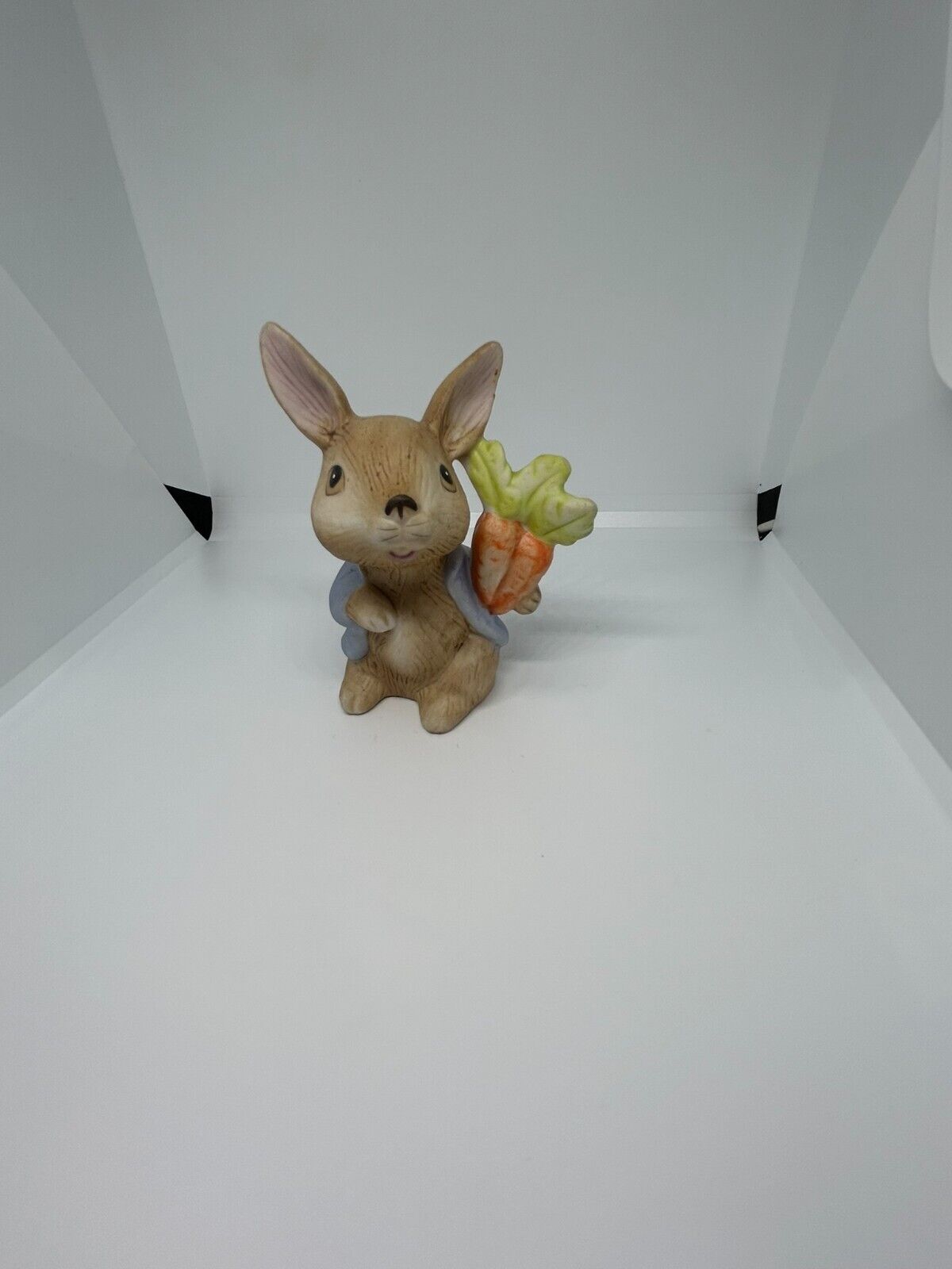 Vintage HOMCO Bunny Rabbit holding carrots #1410 Taiwan Ceramic Animal Figure