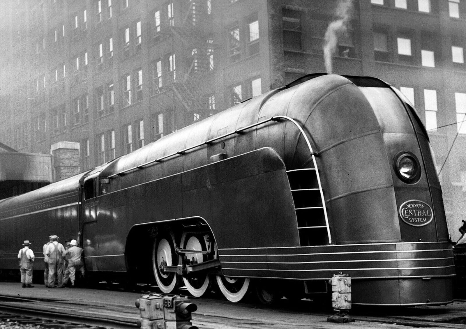 1930s NEW YORK STREAMLINER Train on Railway Tracks Classic Picture Photo 5x7