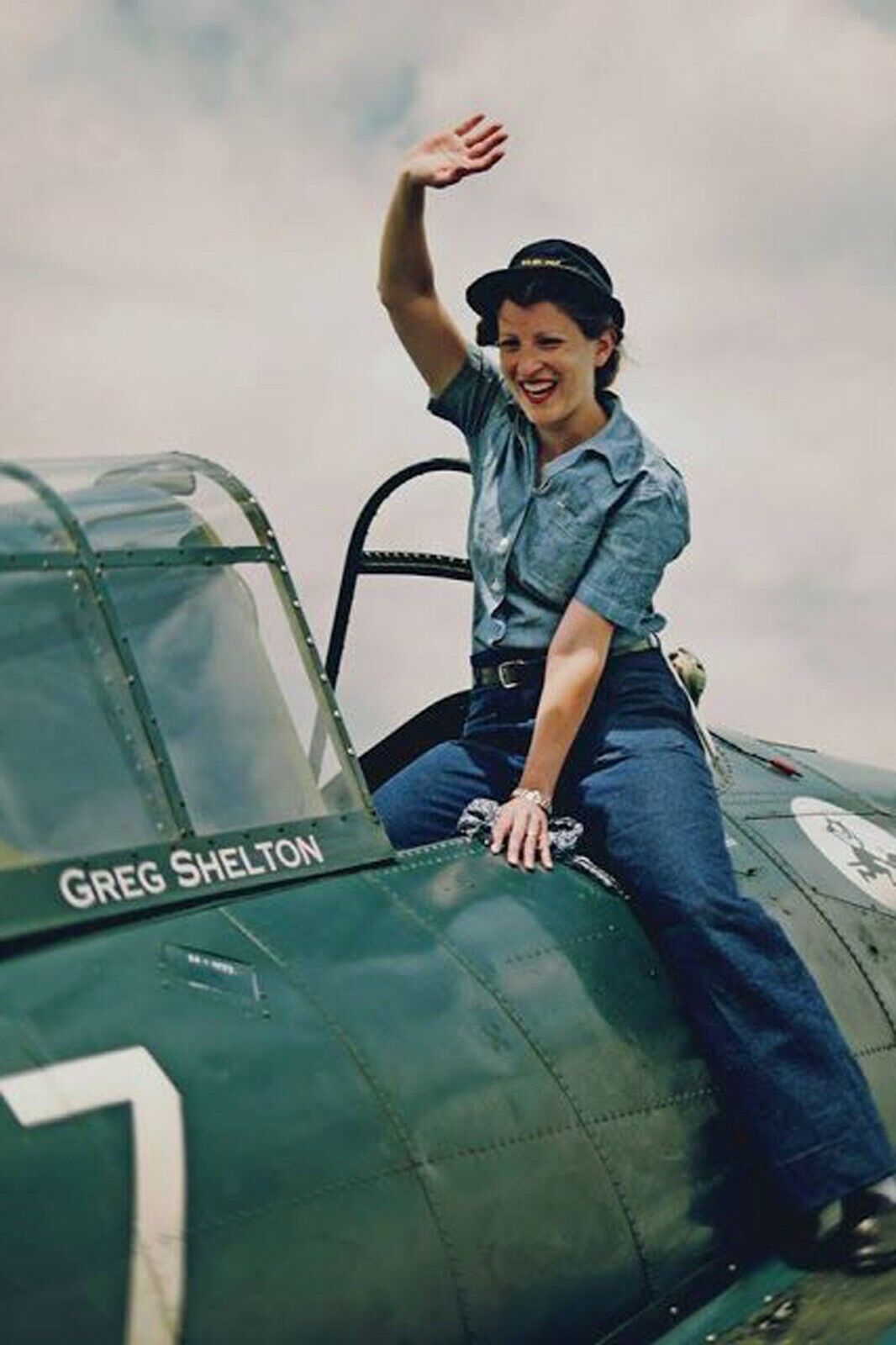 woman in the cockpit of a combat aircraft WW2 Photo Glossy 4*6 in K030