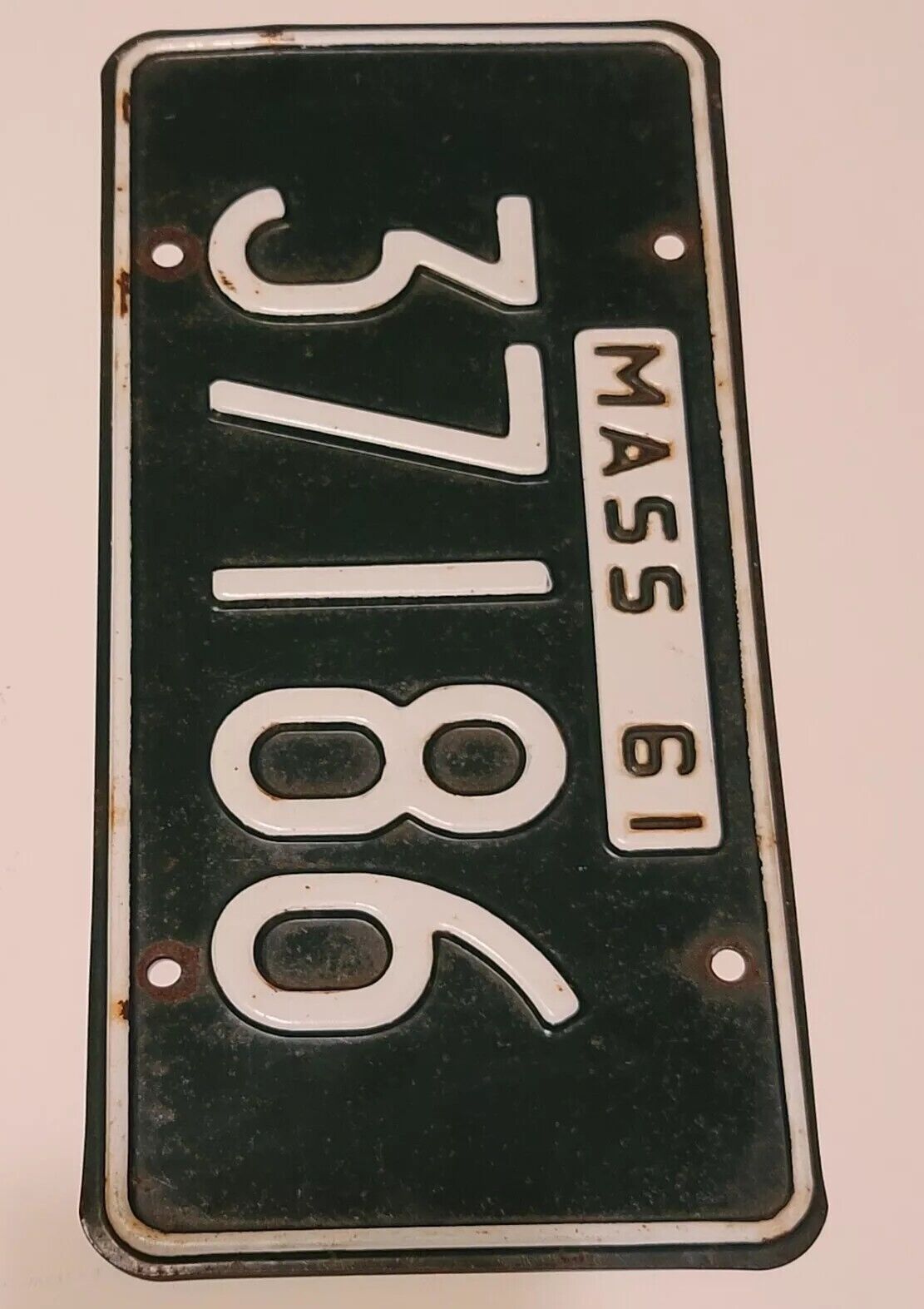1961 Massachusetts License Plate 37186