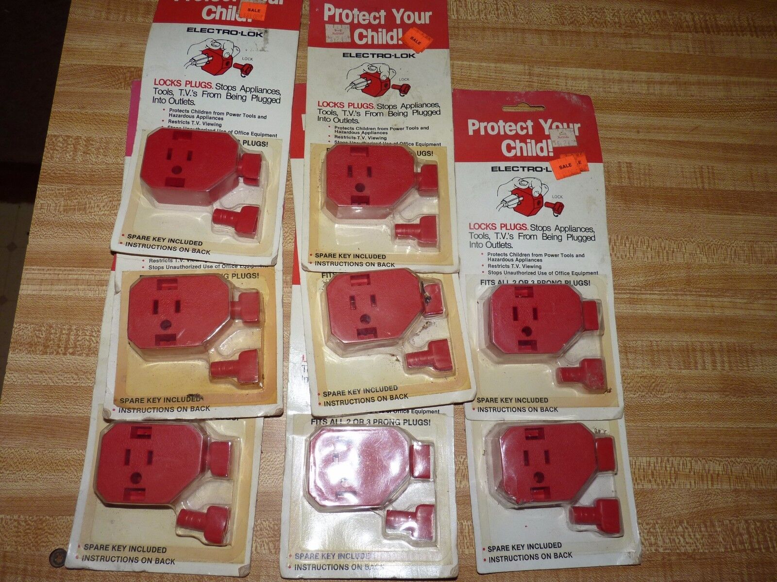Vintage Childproof Electrical outlet safety covers, with locks. Lot of 8,  NOS