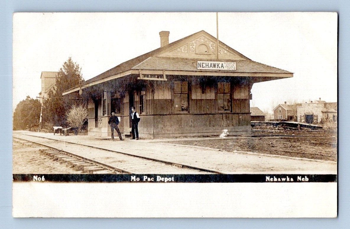 RPPC 1906. MO PAC TRAIN DEPOT. NEHAWKA, NEBRASKA. POSTCARD L28