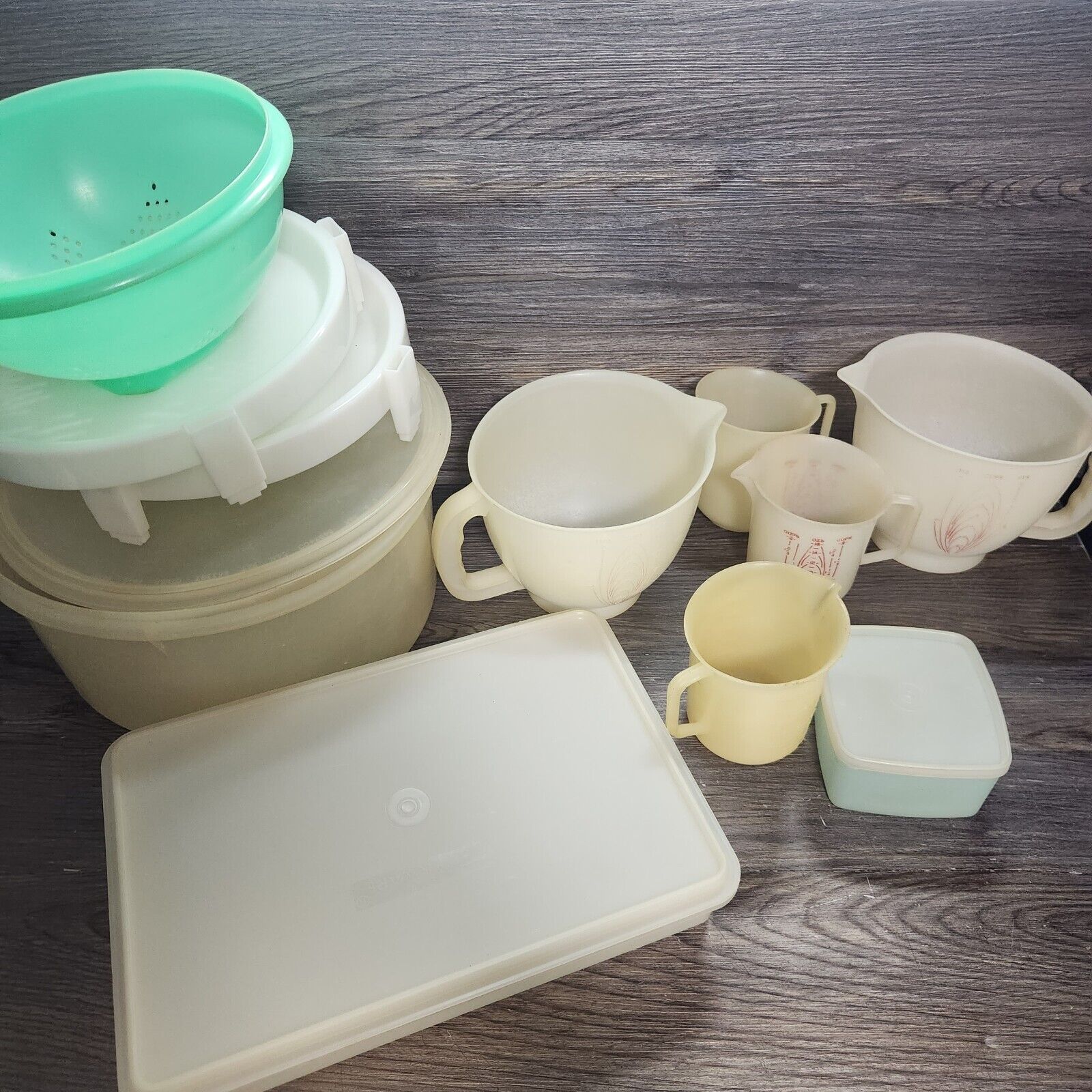 Vintage Huge Lot Of 1950s Tupperware Millionaire Cake Mixing Cups Boxes Strainer