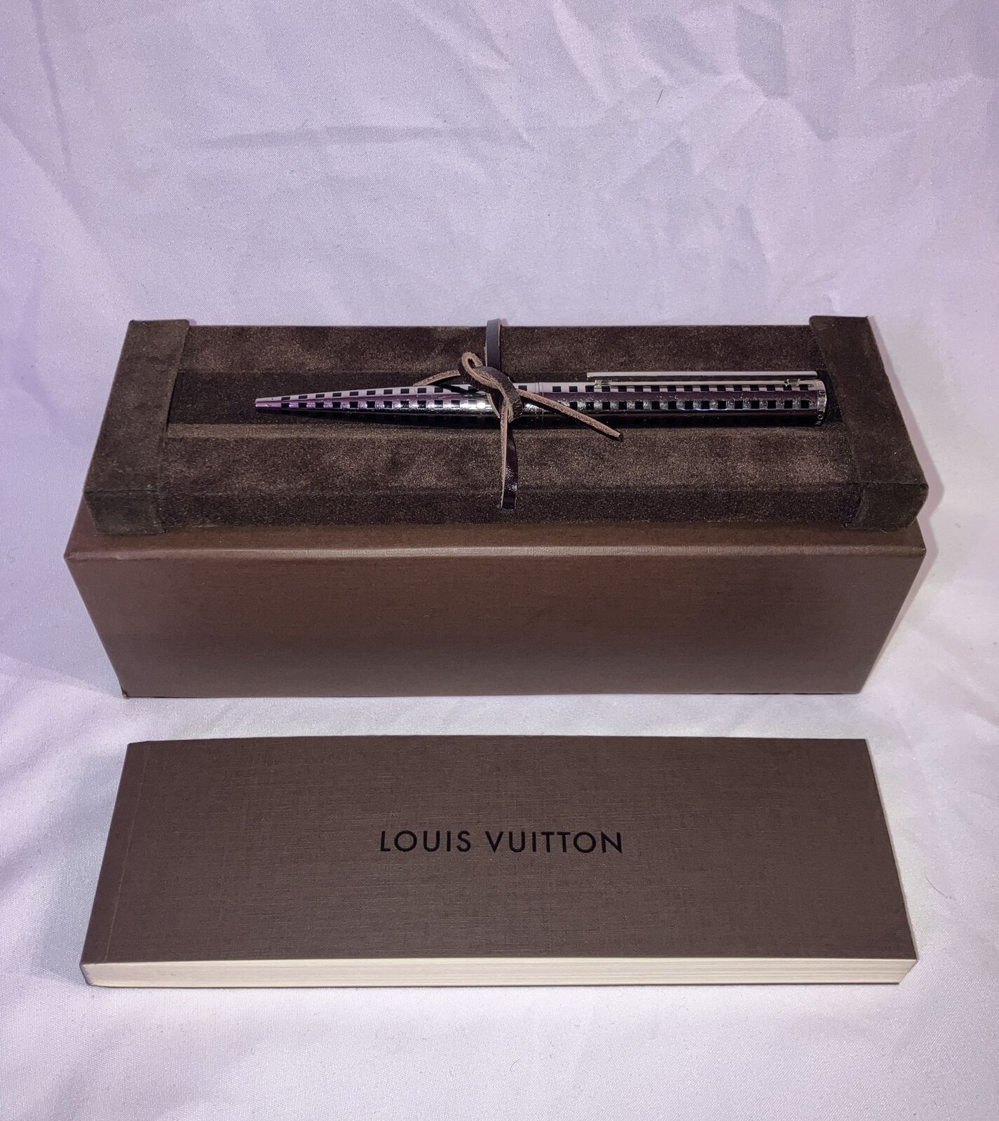 Authentic Louis Vuitton Jet Rack Ballpoint Pen Silver Black with Case & Papers
