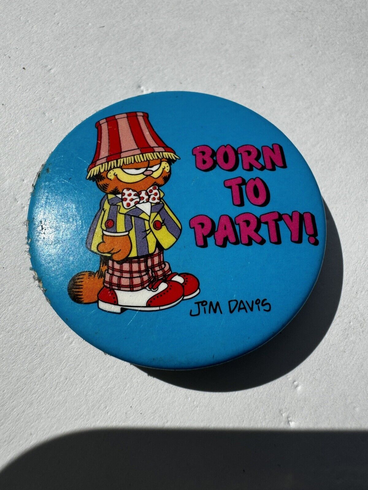 1978 Garfield Born to Party Jim Davis Button Pinback United Feature Syndicate