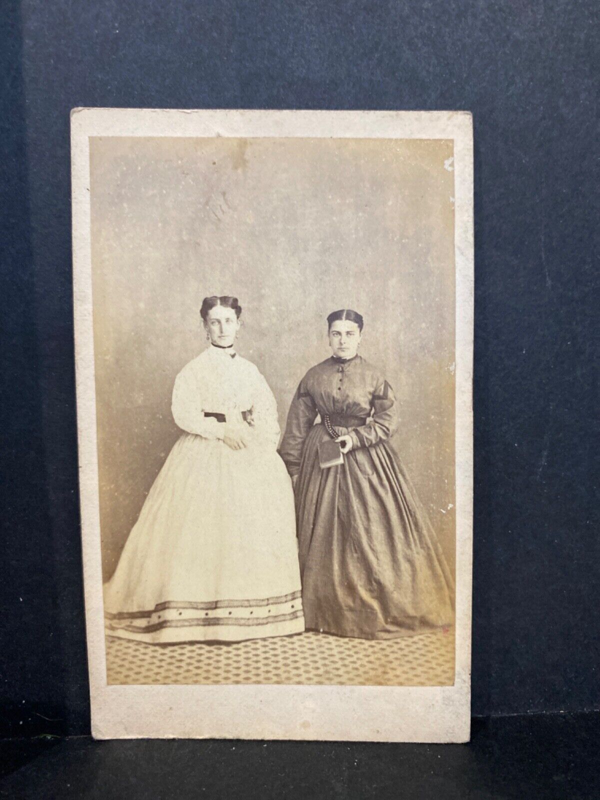 Early antique cdv photo 2 young women by Hanks of Malmesbury Wiltshire 