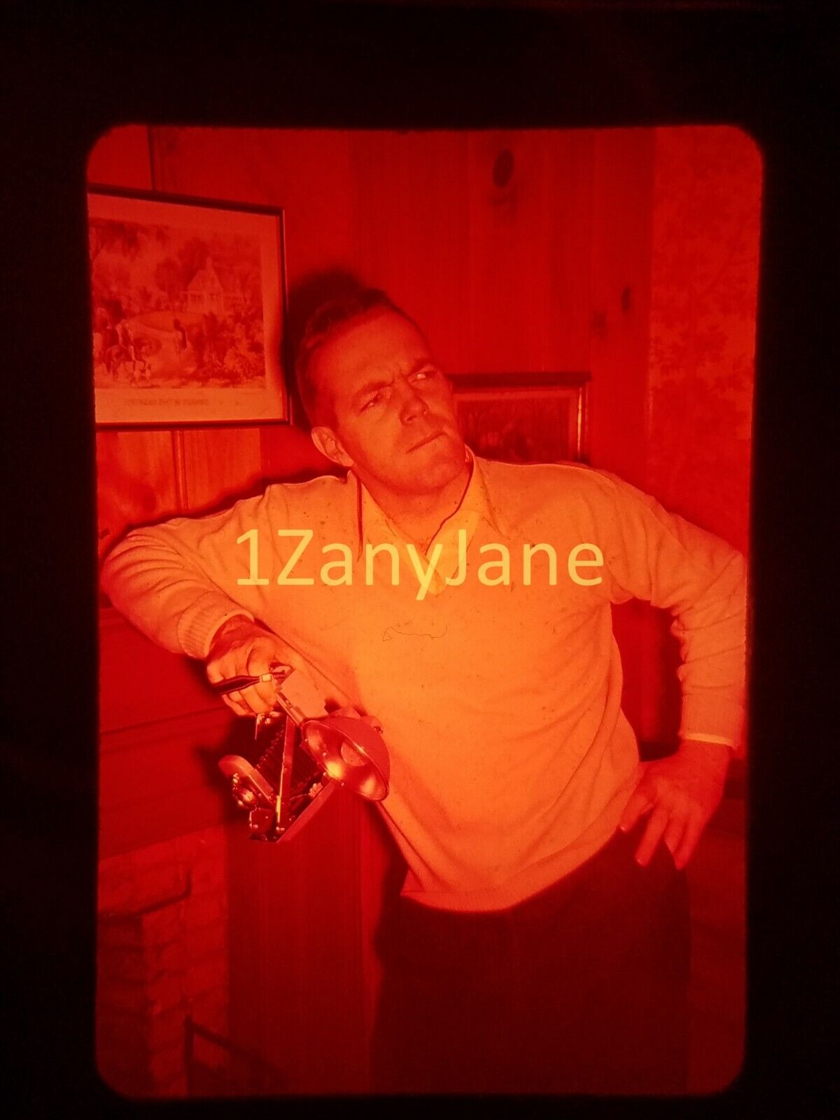 XXPU15 Vintage 35MM SLIDE Photo MAN WITH CAMERA POSING FOR CAMERA