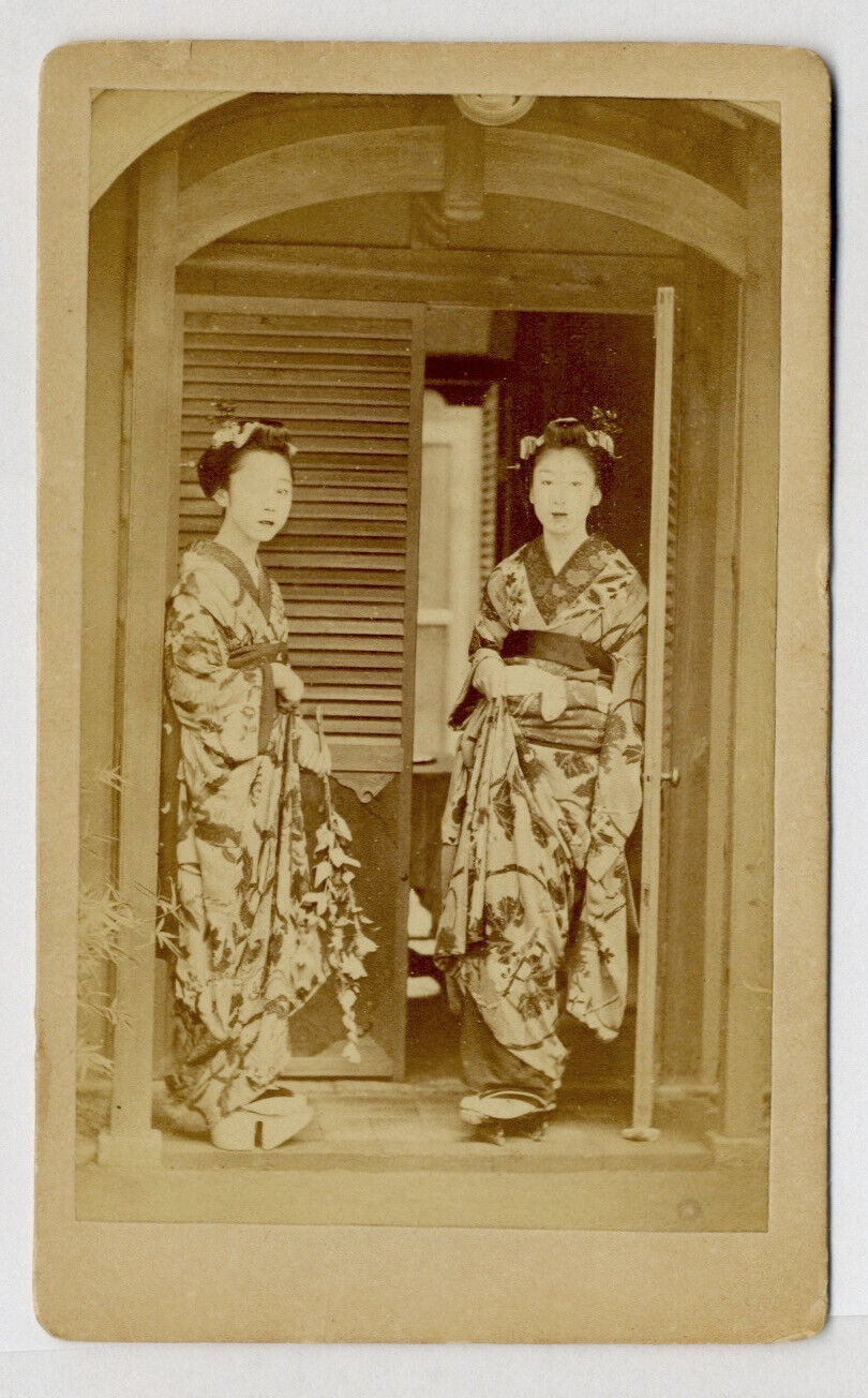 Nice Carte de Visite Portrait Two Japanese Women Japan c 1880