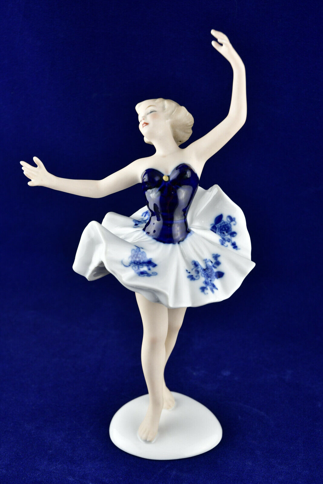 🩰WALLENDORF PORCELAIN COBALT BLUE FIGURINE Dancer Ballerina GERMANY  Vintage