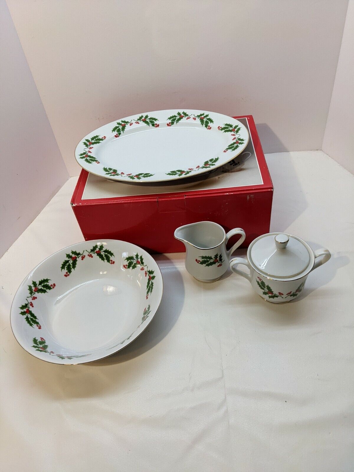 Christmas Holly fine Porcelain ware - 5 Piece Set Serving Set Holidays 