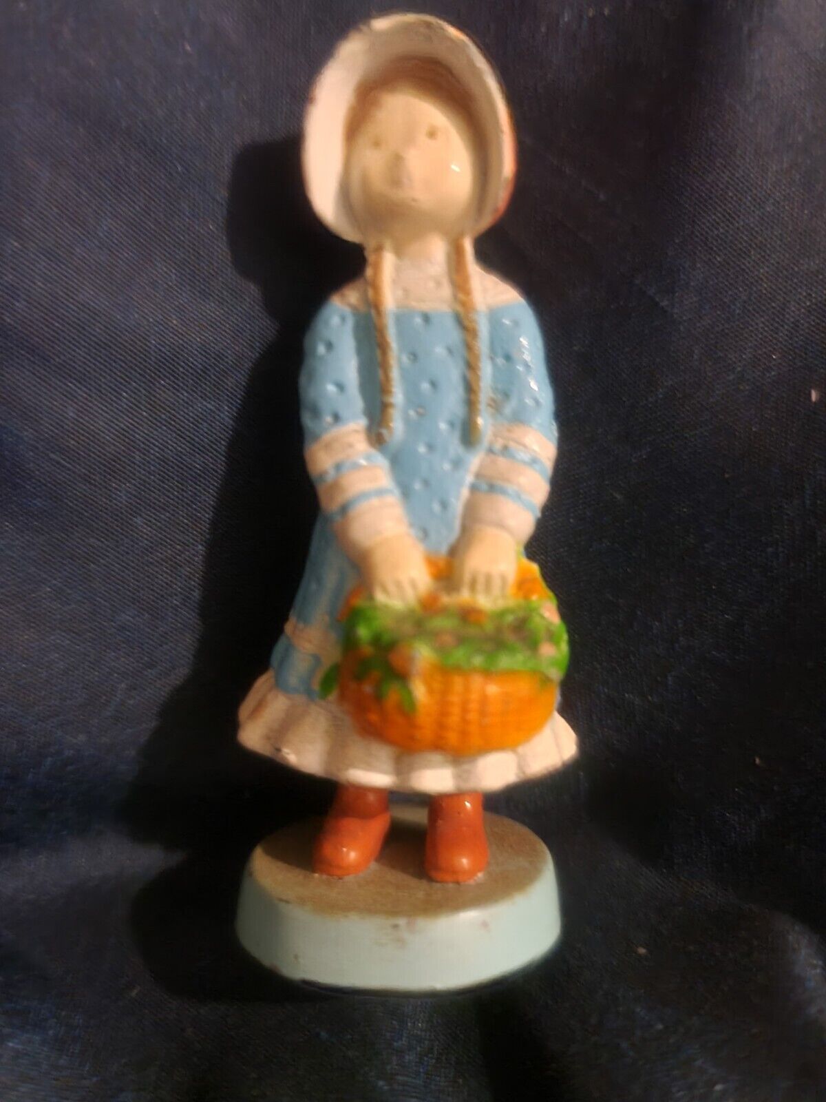 Vintage 1978 Holly Hobbie Girl Figurine. 