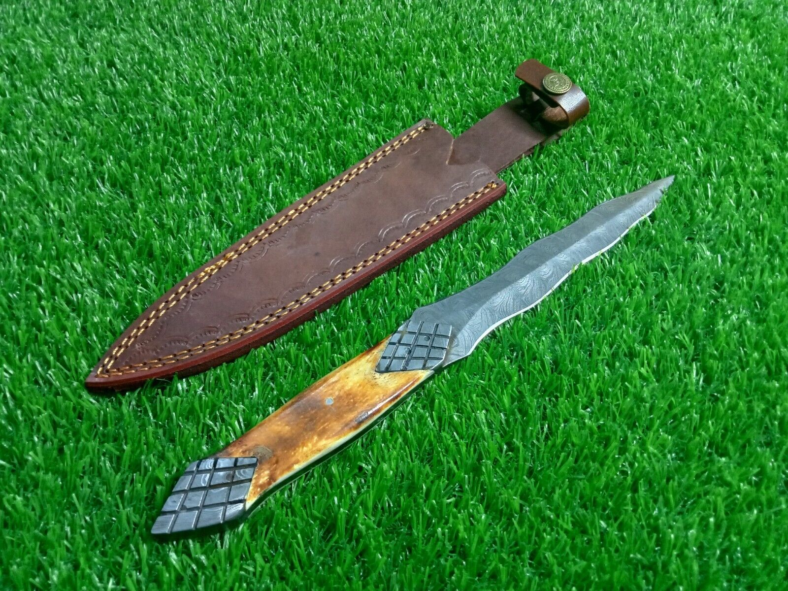 Custom Knife King\'s Made Beautiful Damascus Steel Kris Blade Knife + color bone