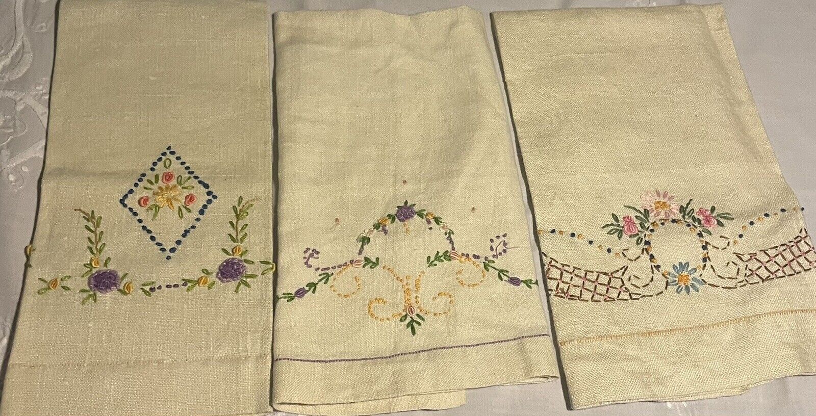 Vtg Linen Embroidered Finger Guest Towels Lot Of 3