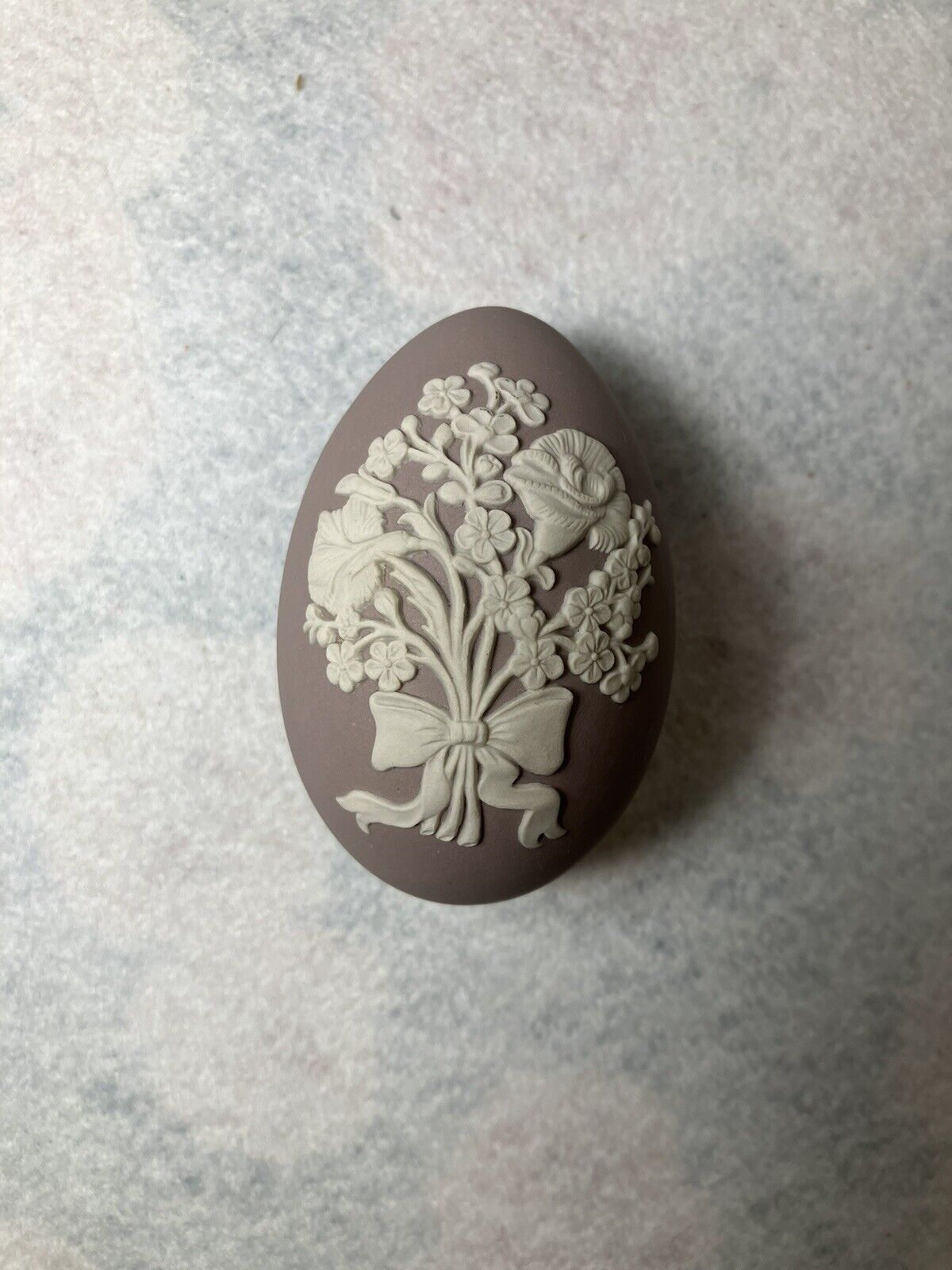 Wedgwood Jasperware Lilac Egg - Collector's Society - Floral White Relief