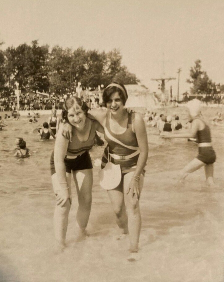 Lot~17 Vintage B&W Photos~Bathing Beauties~1920s-\'40s~Guys & Gals in Swim Suits