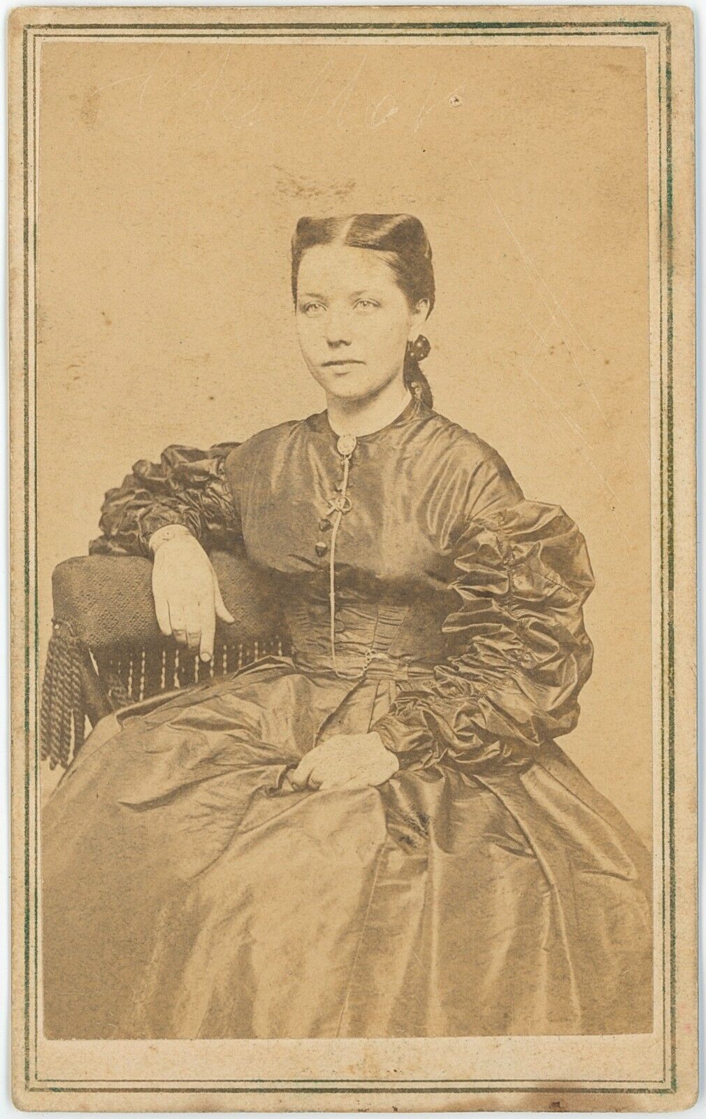 Pretty Light Eyed Young Lady Boston Massachusetts 1860s CDV Carte de Visite X538