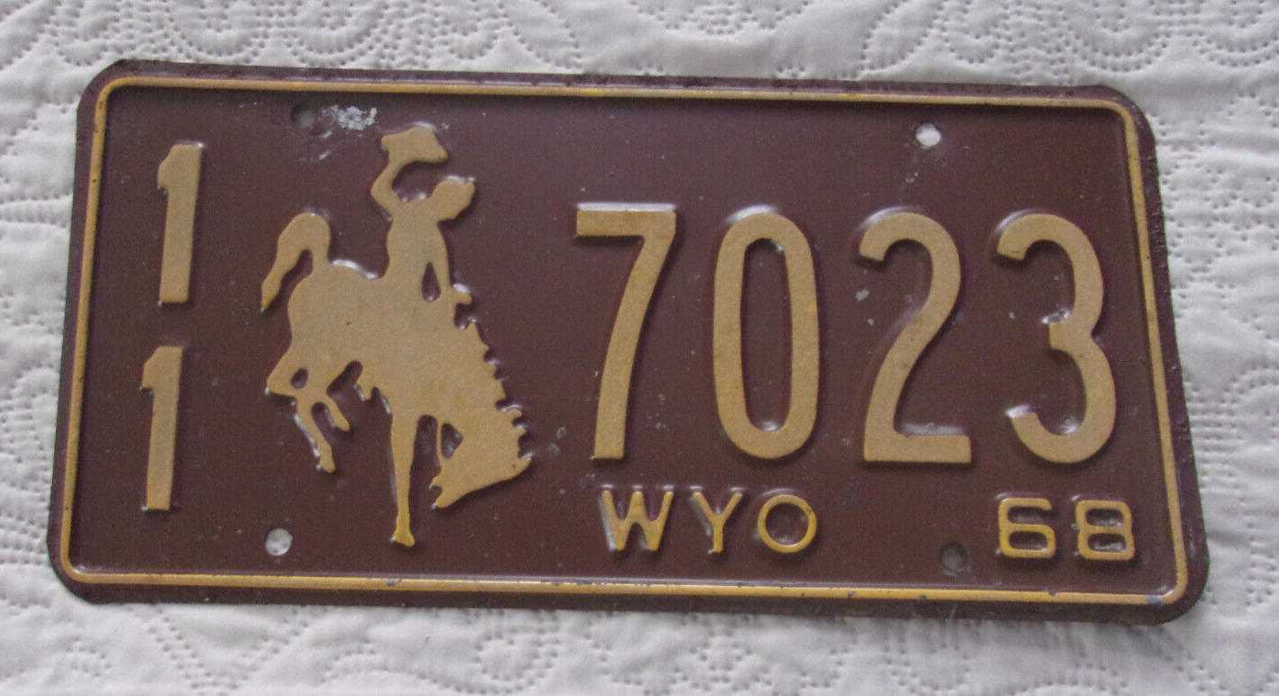 Vintage EXTRA FINE+ 1968 WYOMING License Plate (Park County)