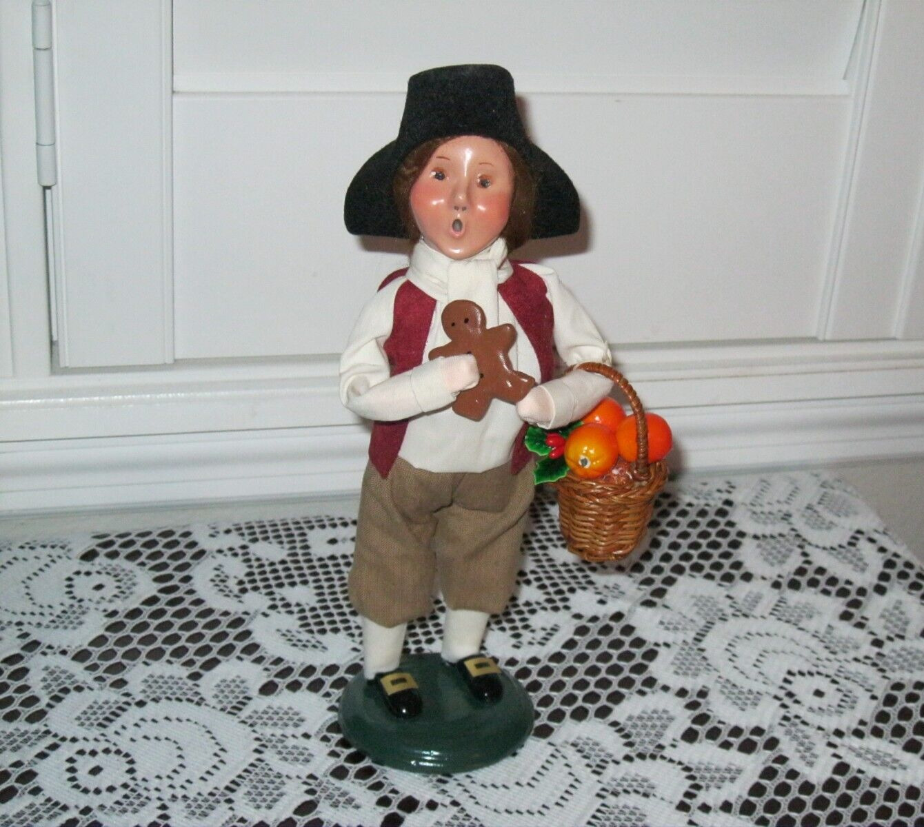 BYERS CHOICE , COLONIAL BOY, w/Basket Oranges,  2024, Historical COLLECTION