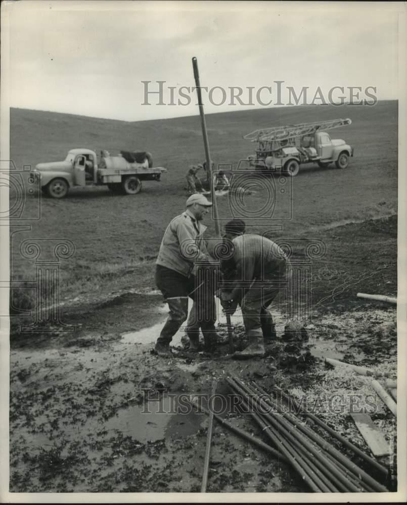 1955 Press Photo Engineers sink explosives in the Dunes, hoping to get oil