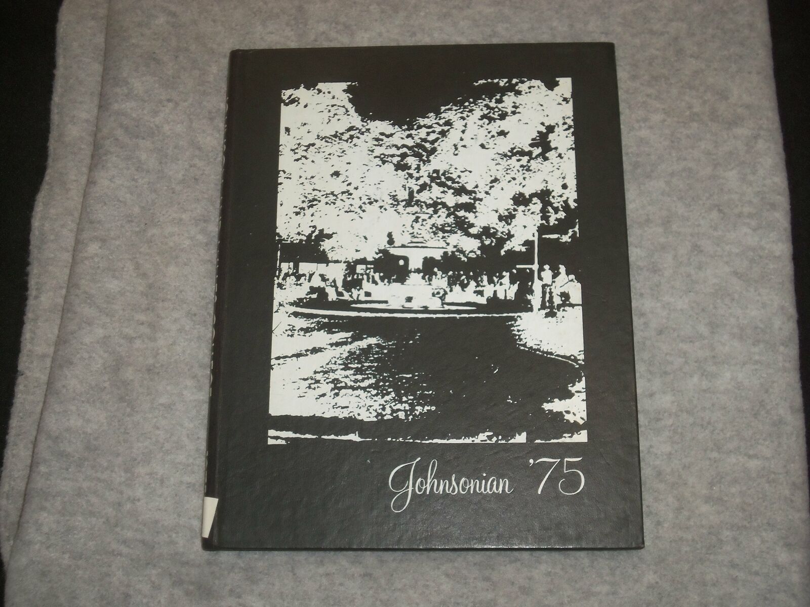 1975 JOHNSON AND WALES COLLEGE YEARBOOK - PROVIDENCE, RHODE ISLAND - YB 2088