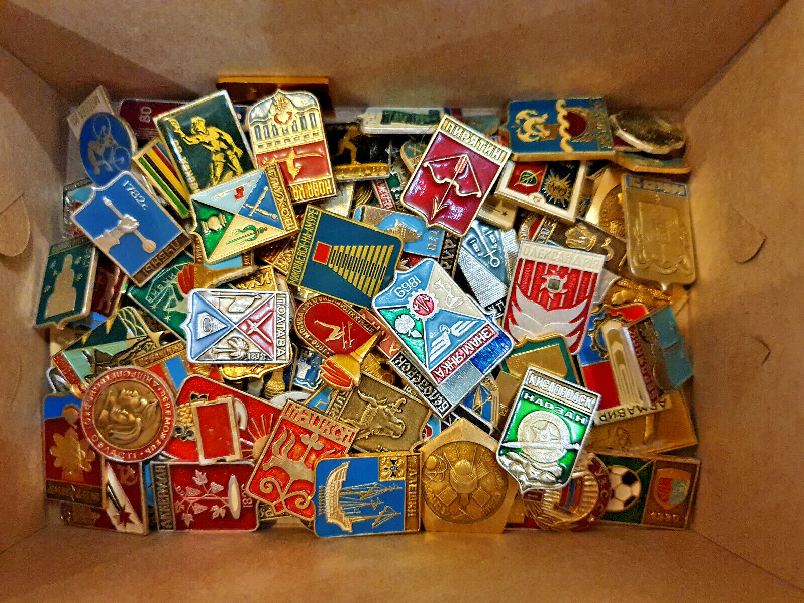 Set 100 Pcs of LOT COLLECTION RUSSIAN SOVIET BADGE PIN USSR