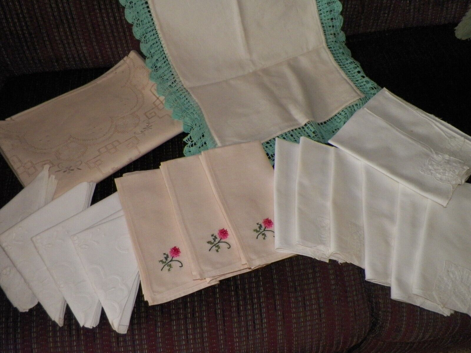 Lot of Vintage Table Linens 17 Pieces