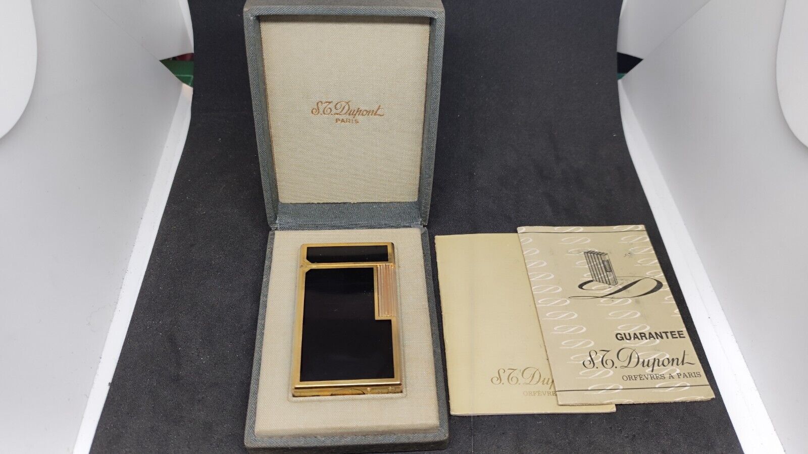 Vintage S.T.Dupont Gas Lighter line 1L black lacquer Gold with box
