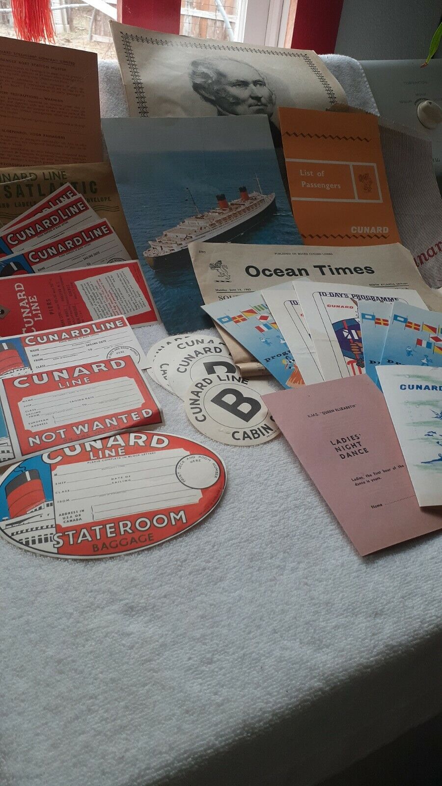 Cunard Line RMS Queen Elizabeth 1965 cruise 33 items, tags decals programmes...