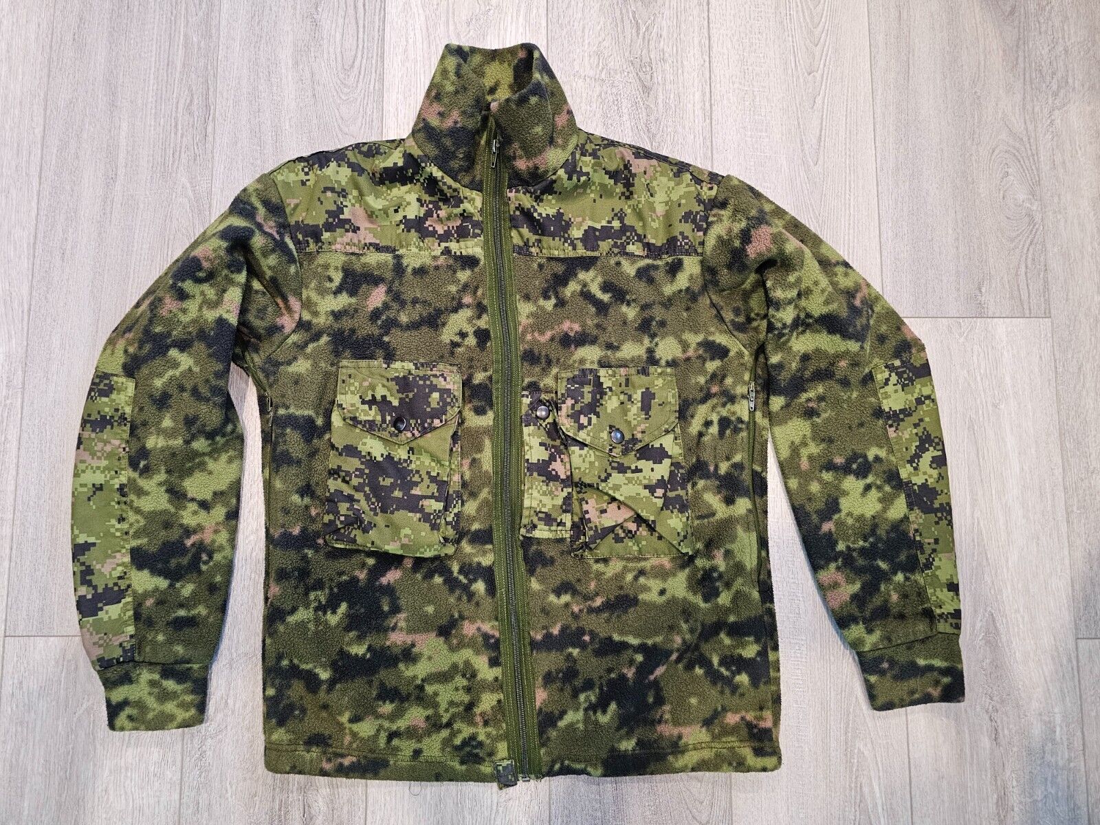 Canadian Forces/Army CADPAT TW Sweatshirt Combat ICE 7040 Great Condition