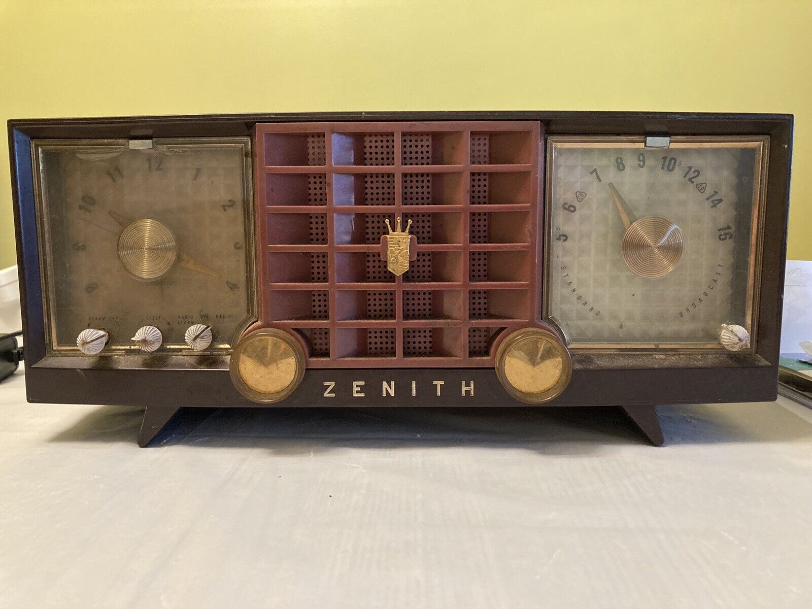 antique radio 1930-49 zenith, Works Perfectly, Excellent Condition.