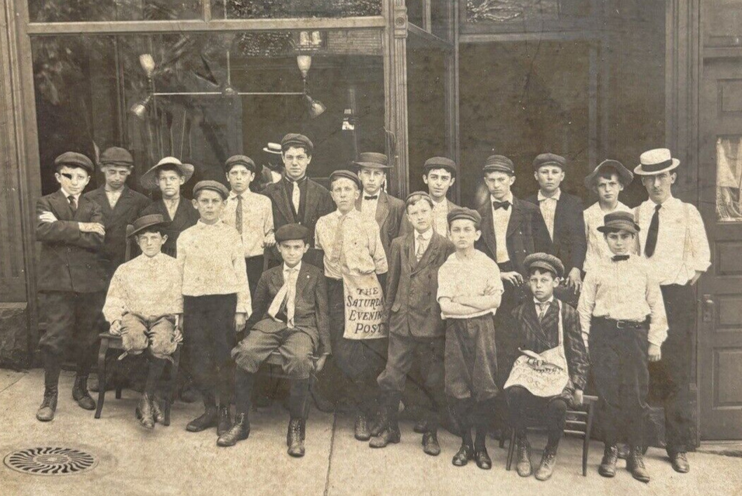 Youngstown Ohio Newsboys Newsies Sell Newspapers Vintage 1900s Photograph